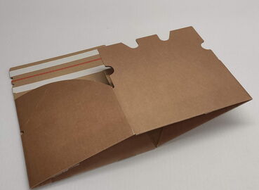 Corrugated cardboard packaging with automatic base and self-adhesive strips
